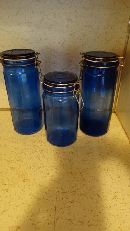 lot 253 image: Set of 3 Cobalt blue Glass Canisters with metal lid closures.