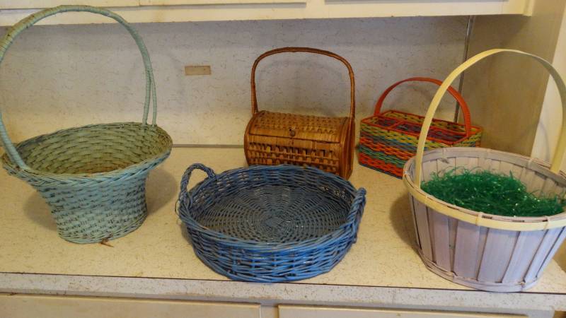 lot 257 image: lot of baskets