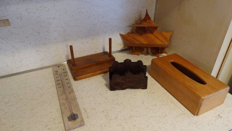 lot 274 image: wood items - tissue holder - nick knack shelf