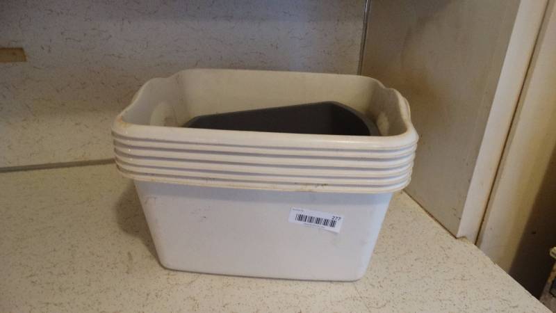 lot 277 image: 6 plastic tubs and others