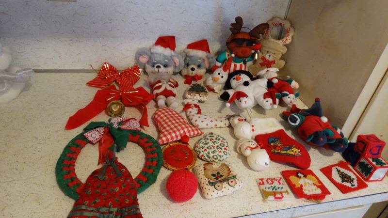 lot 306 image: huge Christmas lot