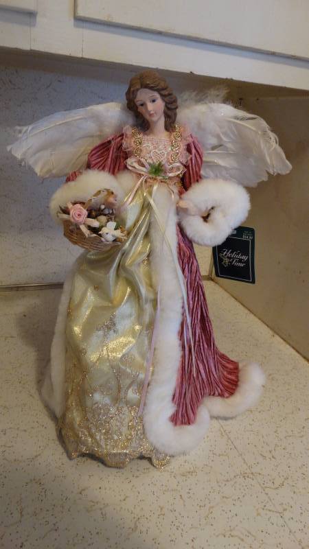 lot 307 image: porcelain angel for the Holiday
