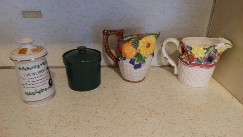 lot 314 image: Irish whiskey decanter - 2 floral pitchers