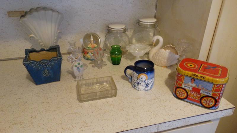 lot 316 image: Vases - pitchers - floral planter
