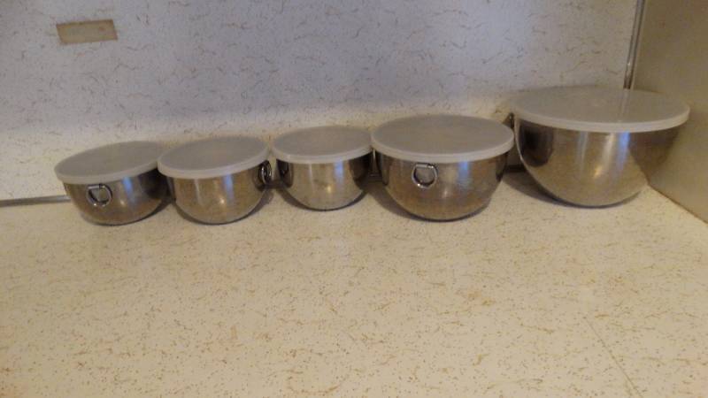 lot 325 image: stainless bowl set wlids