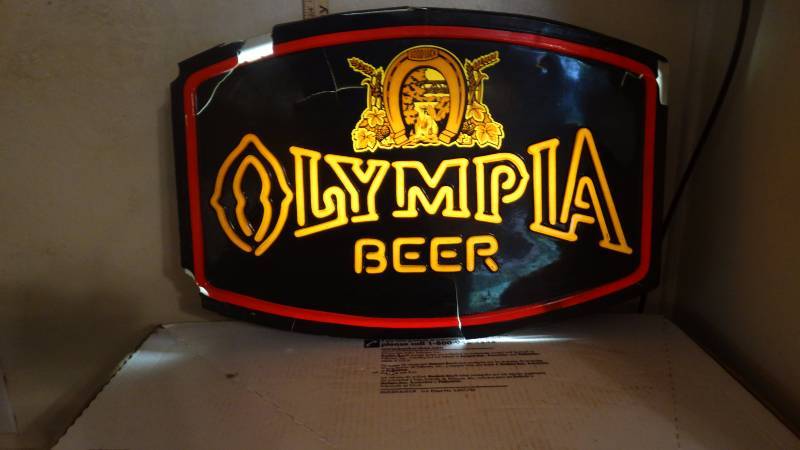 lot 332 image: Olympia beer lit sign