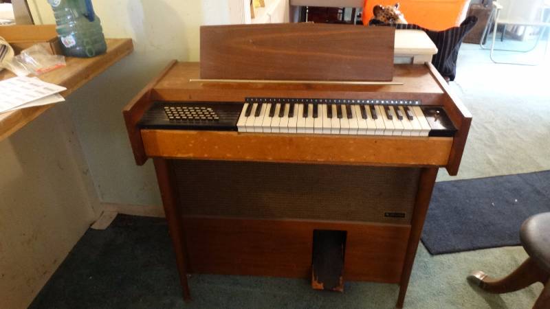 lot 333 image: Airline organ