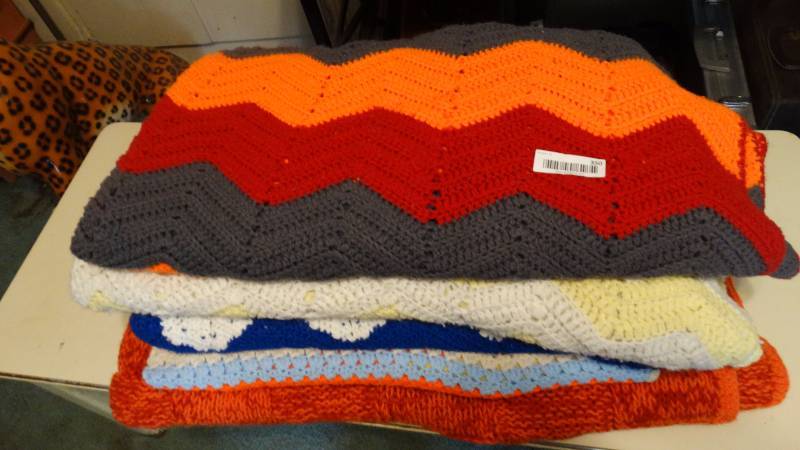 lot 350 image: 5- afghans Assorted sizes and colors.
