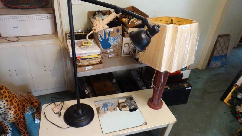 lot 351 image: Floor lamp - table lamp - Mirror- Cork Board.