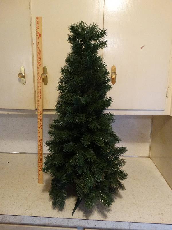 lot 355 image: Approx 34 Tall Christmas Tree.