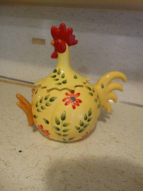 lot 359 image: Bright and Festive Rooster Cookie Jar.
