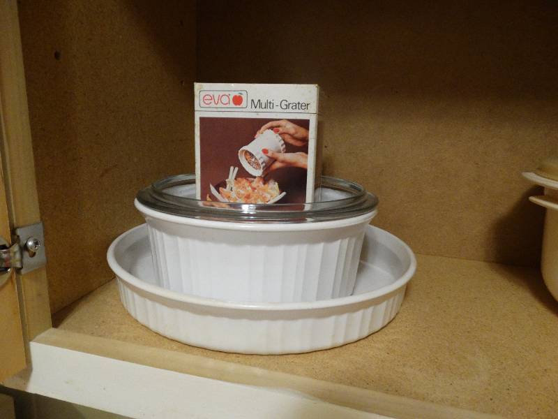 lot 364 image: Tupperware microwave cookware, Steamer casserole dish, Corning ware , Glass baking dishes.