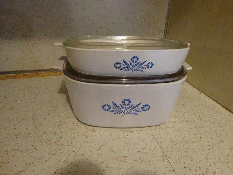 lot 365 image: 2- Corning ware casserole dishes large.