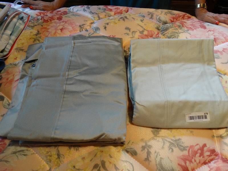lot 379 image: 2- Queen flat sheets new ( No fitted sheets)