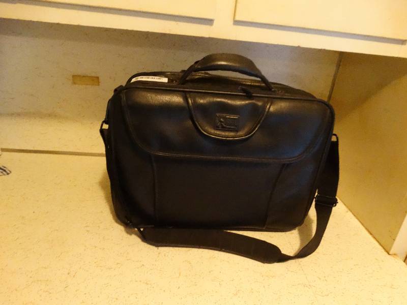 lot 407 image: Leather laptop case (logic bag).