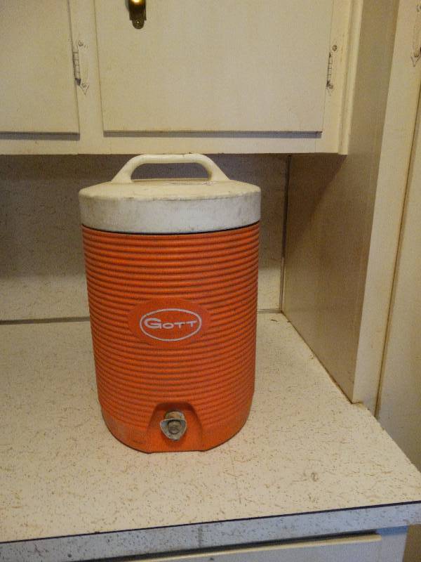 lot 417 image: Gott (cooler).