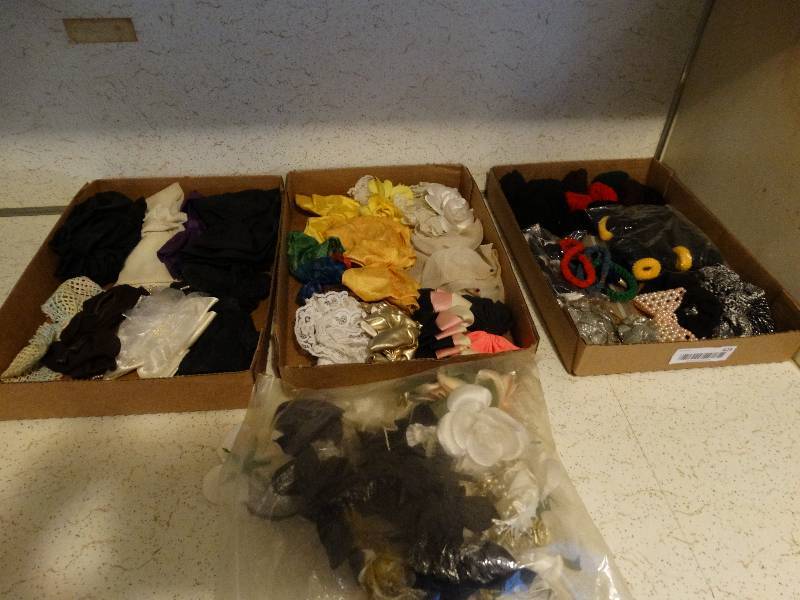 lot 423 image: Lot of hair bows, hair ties, misc.