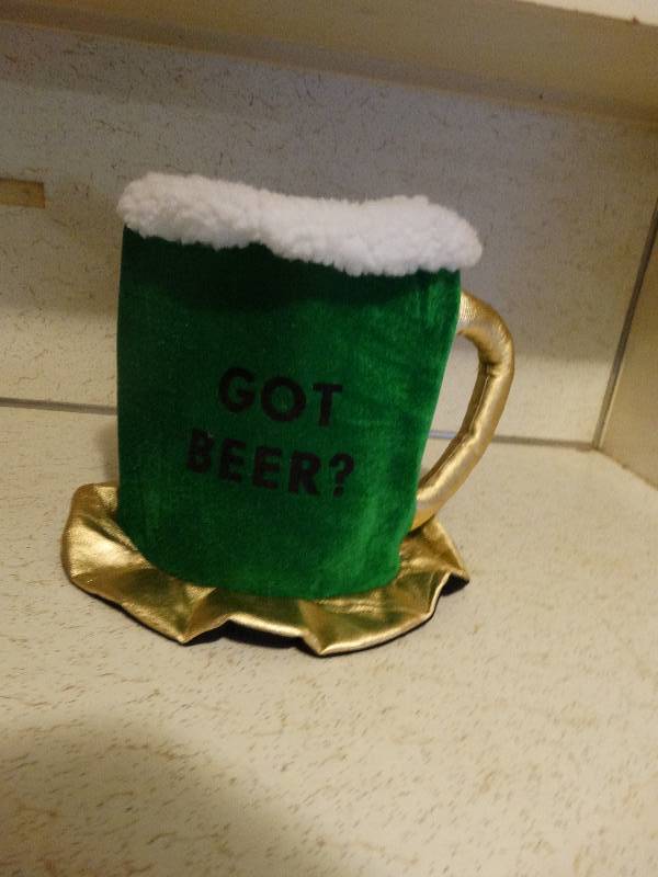 lot 428 image: Got beer hat.