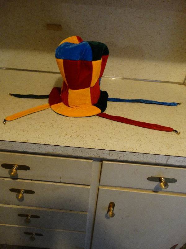 lot 430 image: Nice velvet jester costume hat.