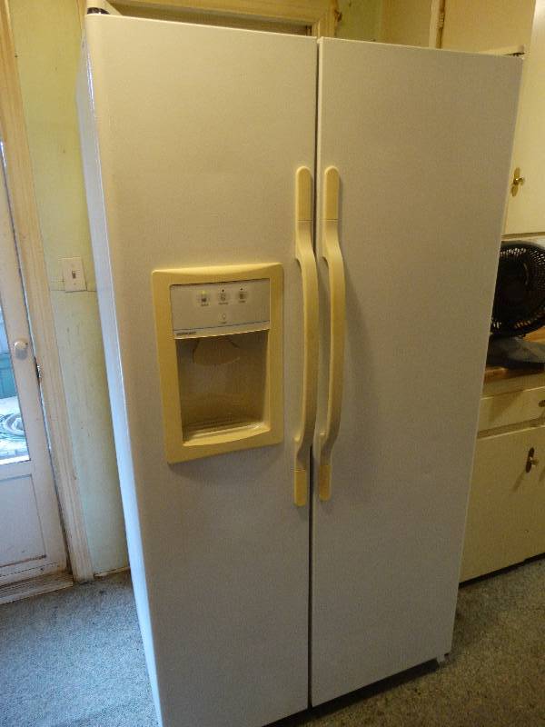 lot 356 image: Hot Point side by side Refrigerator In excellent condition.