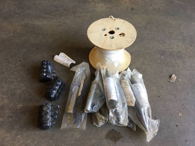 lot 43 image: LOT OF MISC. ELECTRICAL COMPONENTS