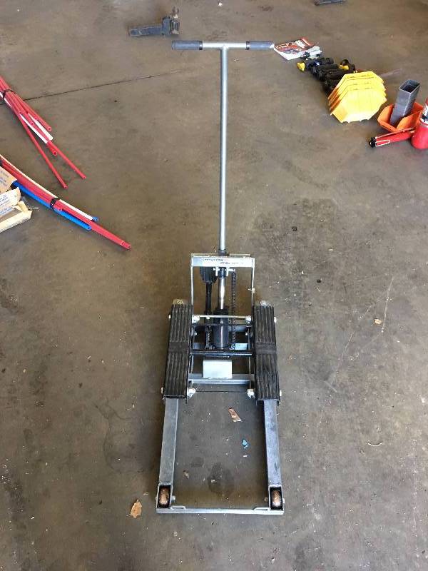 lot 45 image: PITTSBURGH ATVMOTORCYCLE LIFT