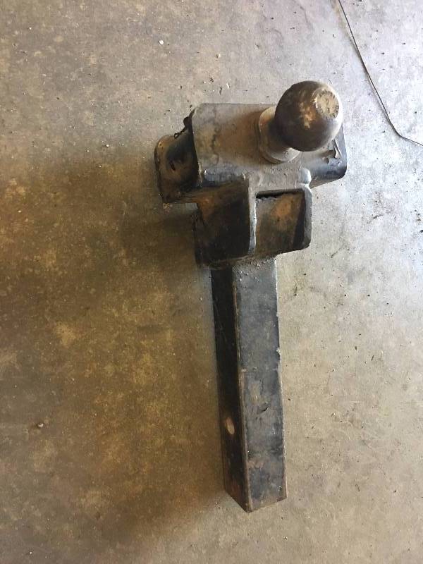 lot 50 image: HEAVY DUTY RECEIVER HITCH
