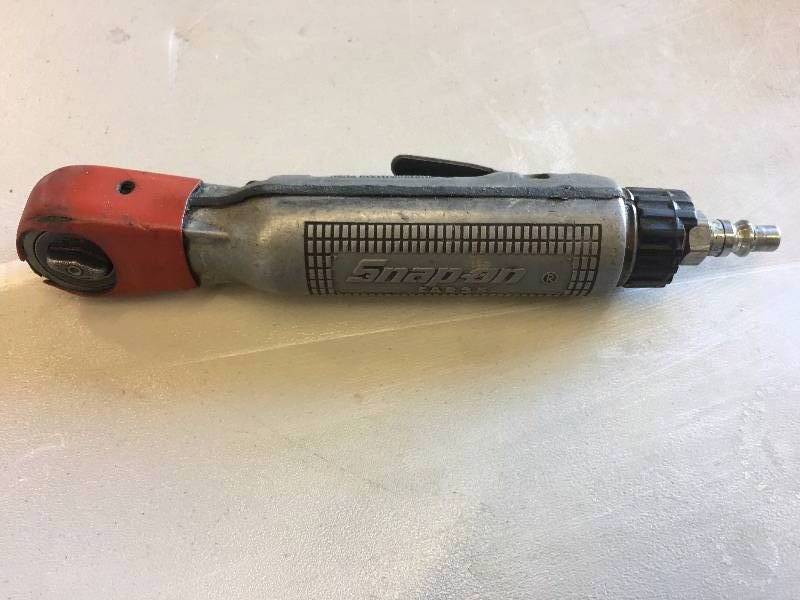 lot 82 image: SNAP ON PNEUMATIC WRENCH