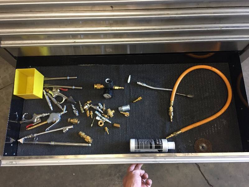 lot 61 image: PNEUMATIC TOOL FITTINGS AND MISC.