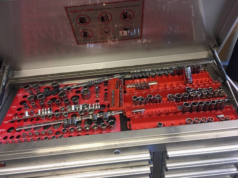 lot 77 image: LOT OF CRAFTSMAN SOCKETS AND SOCKET HOLDERS