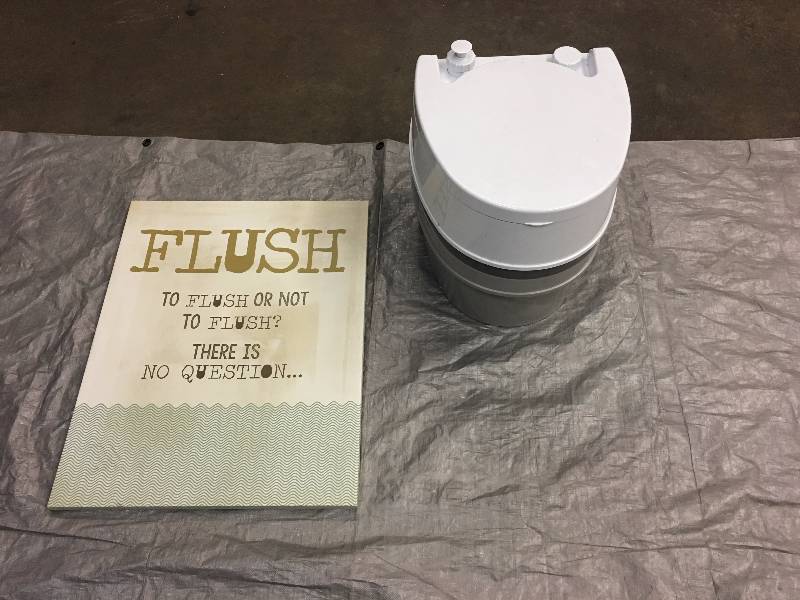 lot 106 image: PORTABLE TOILET AND WALL DECOR