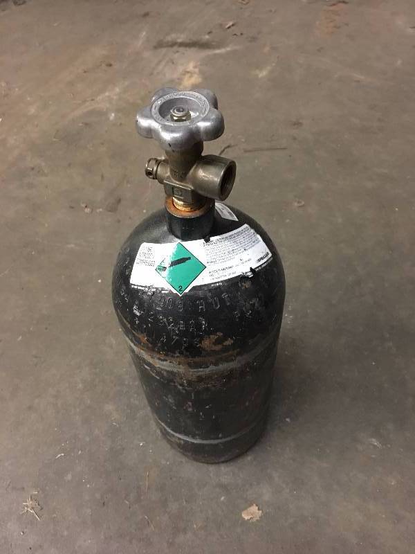 lot 140 image: USED COMPRESSED NITROGEN TANK