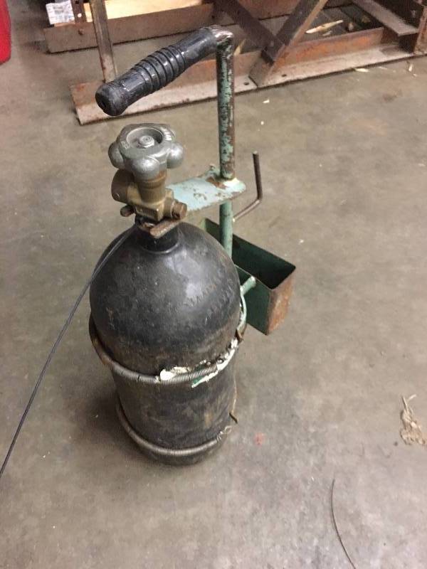 lot 141 image: USED COMPRESSED NITROGEN TANK