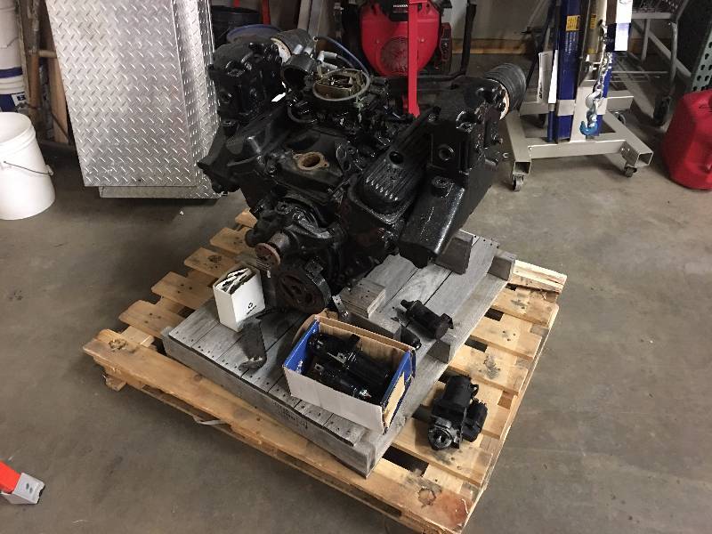 lot 142 image: RUNNING 1993 MERCRUISER 4.3L V6 ENGINE WITH ONLY 570 RUNNING HOURS GREAT FOR YOUR BOAT PROJECT