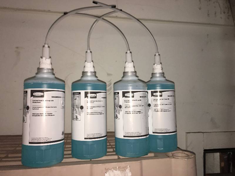 lot 148 image: 4 QTY Moisturizing Foaming Hand Soap refills