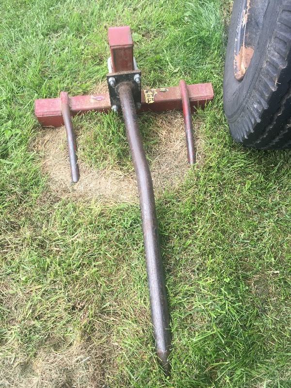 lot 87 image: BUCKET BOLT ON HAY BALE SPIKE