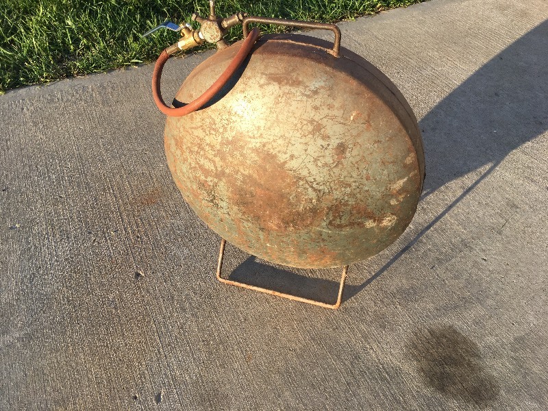 lot 14 image: PORTABLE AIR TANK