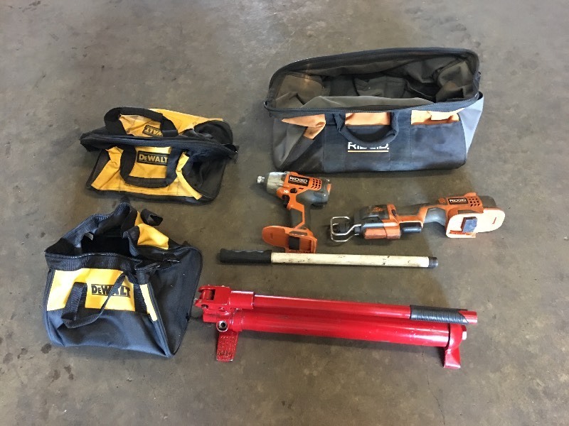 lot 253 image: RIDGID DRILL DRIVER RECIPROCATING SAW TOOL BAGS AND MORE