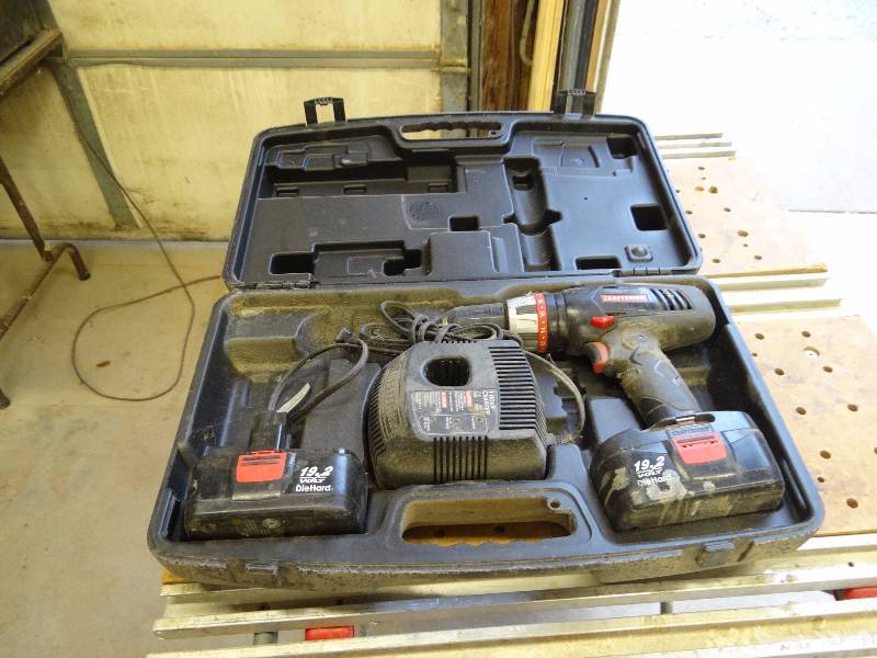 lot 5290 image: Craftsman  Cordless Drill Set