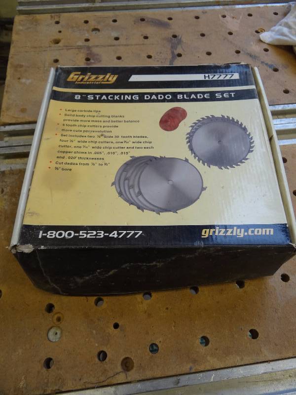 lot 5292 image: Grizzly 8 Stacking Dado Blade Set