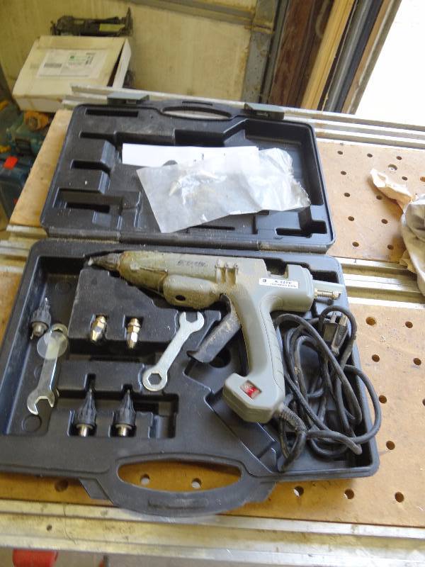lot 5301 image: Grizzly Industrial Glue Gun
