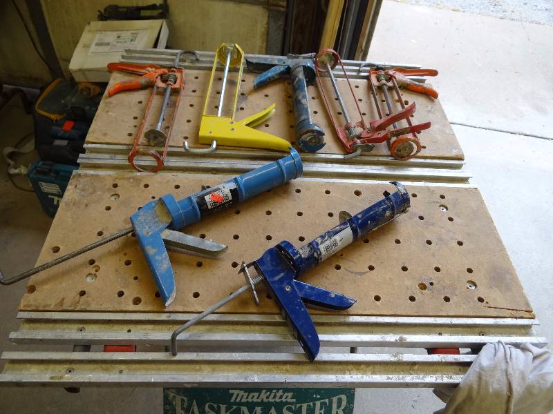 lot 5303 image: Lot Of Caulking Guns