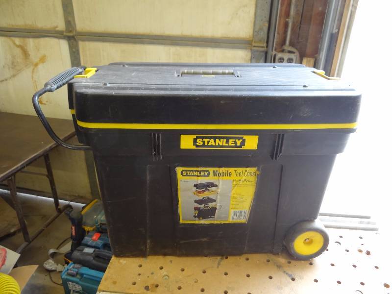 lot 5310 image: Stanley Mobile Tool Chest