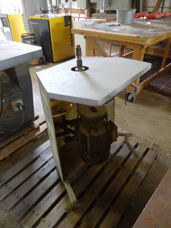 lot 5405 image: Heavy Duty Shaper Table