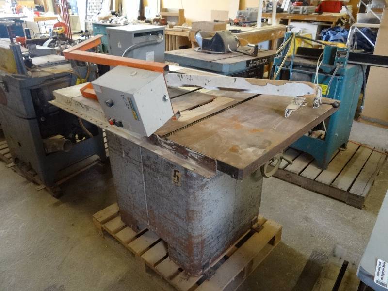 lot 5406 image: Delta Industrial Table Saw