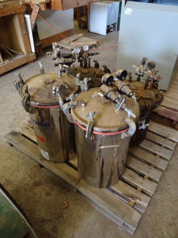lot 5412 image: Lot Of Used Paint Pots