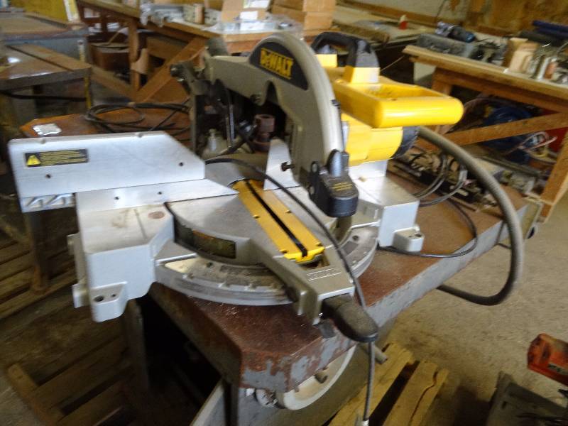 lot 5414 image: Delta 12 Miter Saw