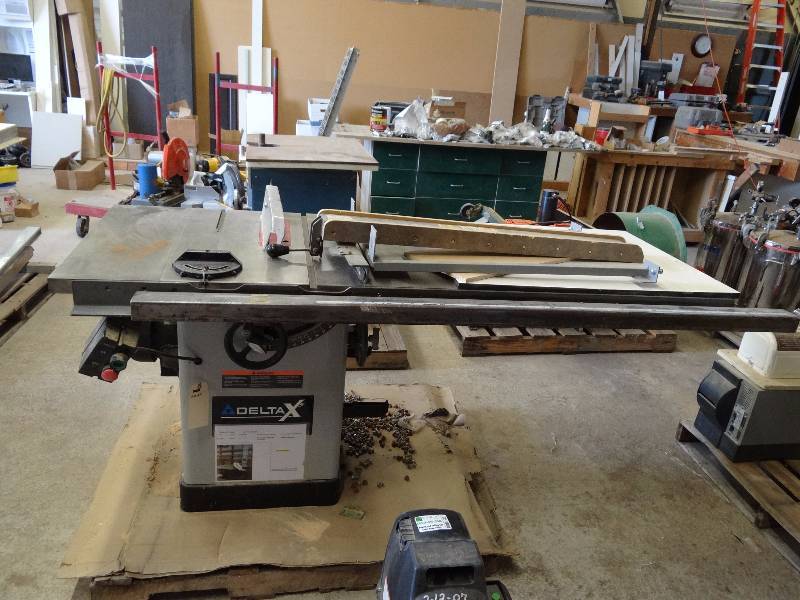 lot 5422 image: Delta Industrial Table Saw