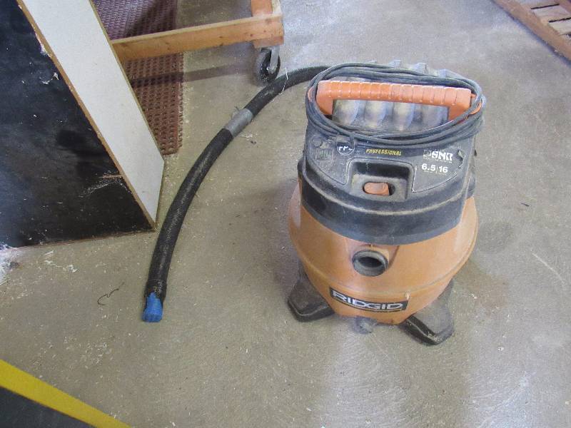 lot 5317 image: Ridgid 6.5 Hp Shop Vac