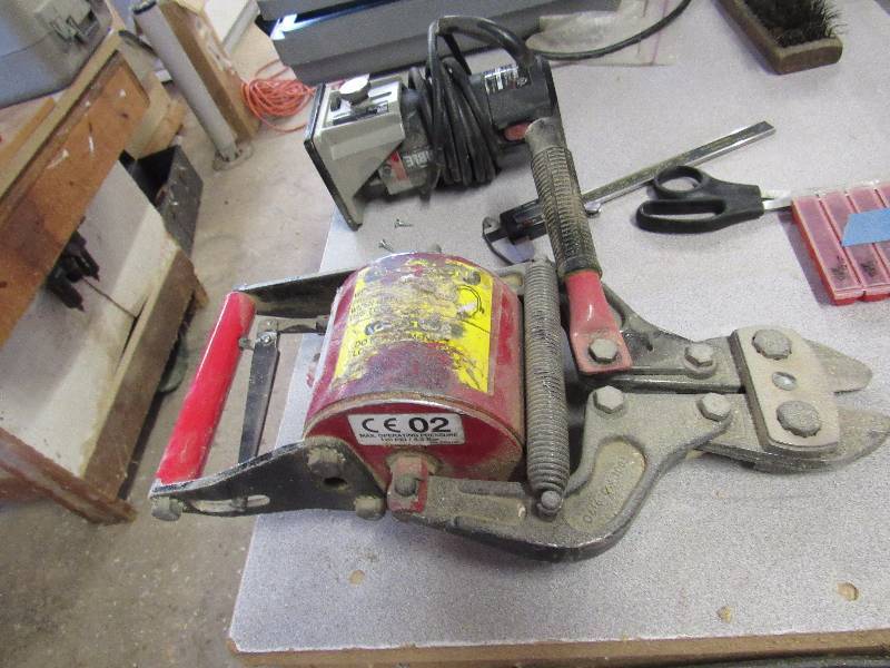 lot 5325 image: HKP Pneumatic  Bolt Cutters